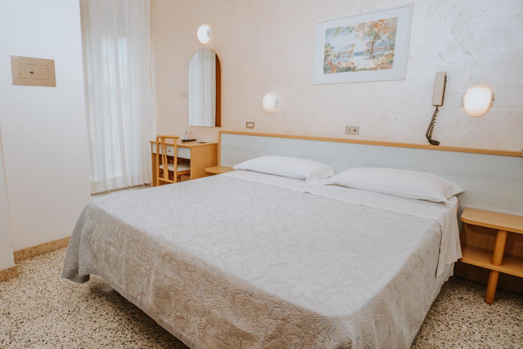 Hotel Gabriella Римини Экстерьер фото